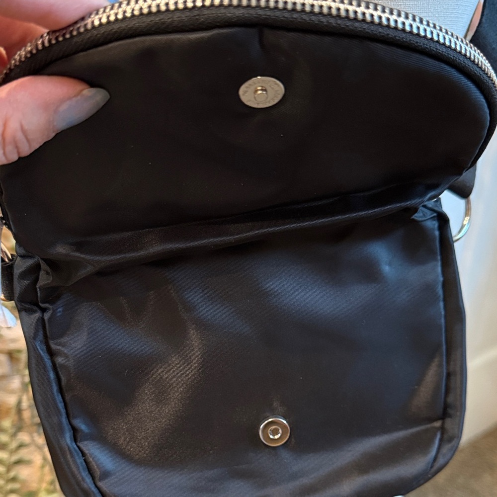 Kendra Scott nylon crossbody bag nwt - Picture 4 of 10